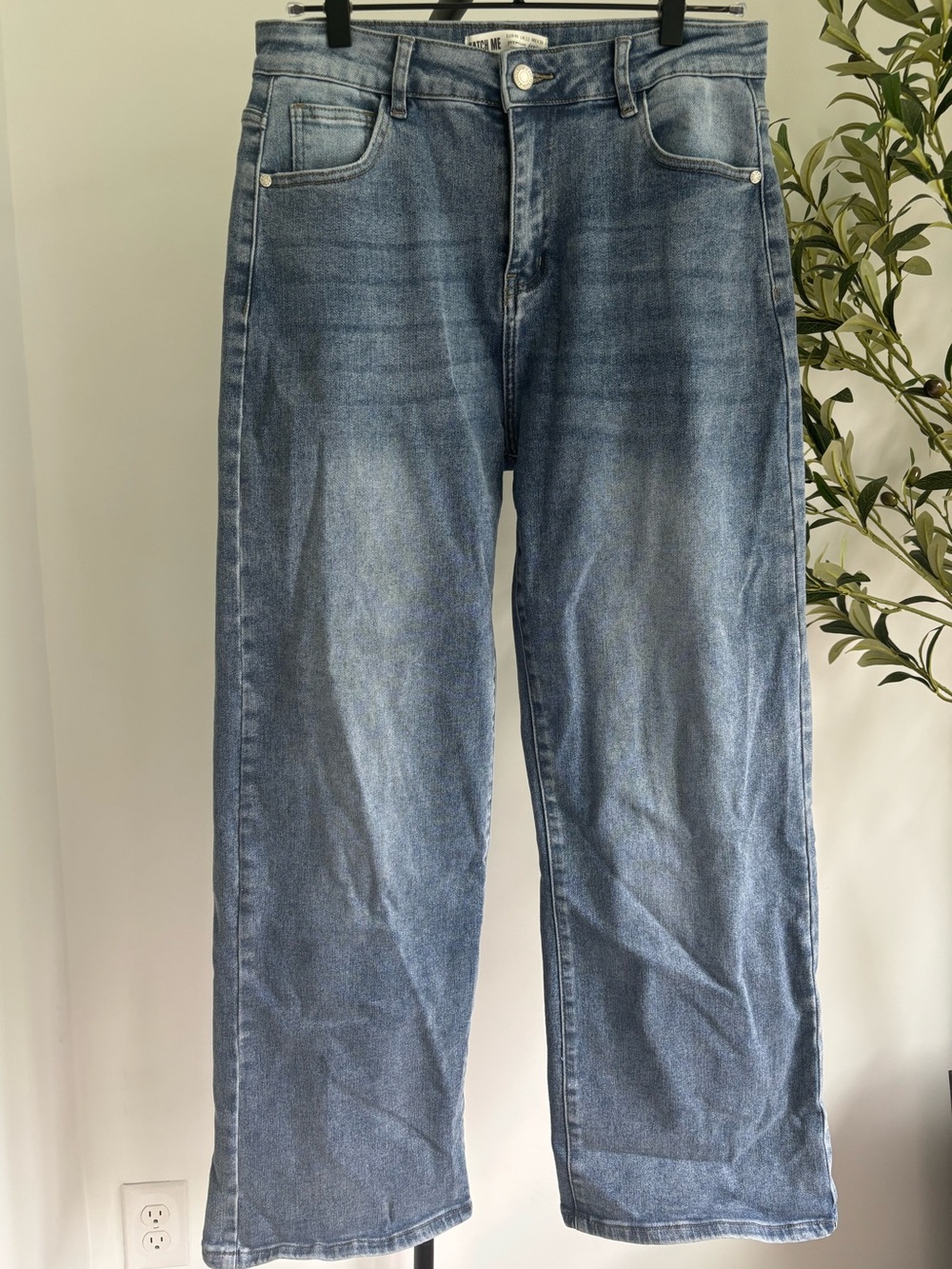 • [Katch Me] Straight Leg Jean •